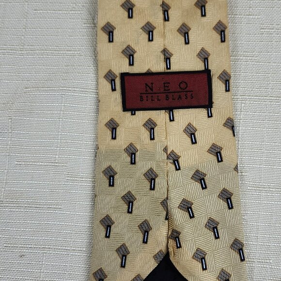 Vintage Neo Bill Blass 100% Silk Necktie, Diamonds & Rectangles, Gold Background - Picture 5 of 6